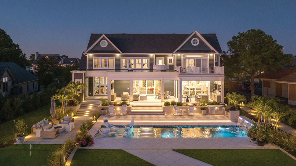 Back of house with pool